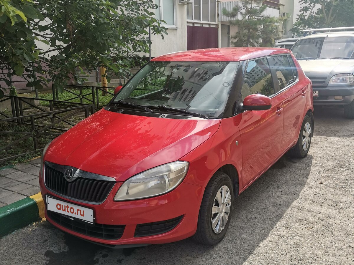 Купить б/у Skoda Fabia II Рестайлинг 1.2 MT (70 л.с.) бензин механика в ...