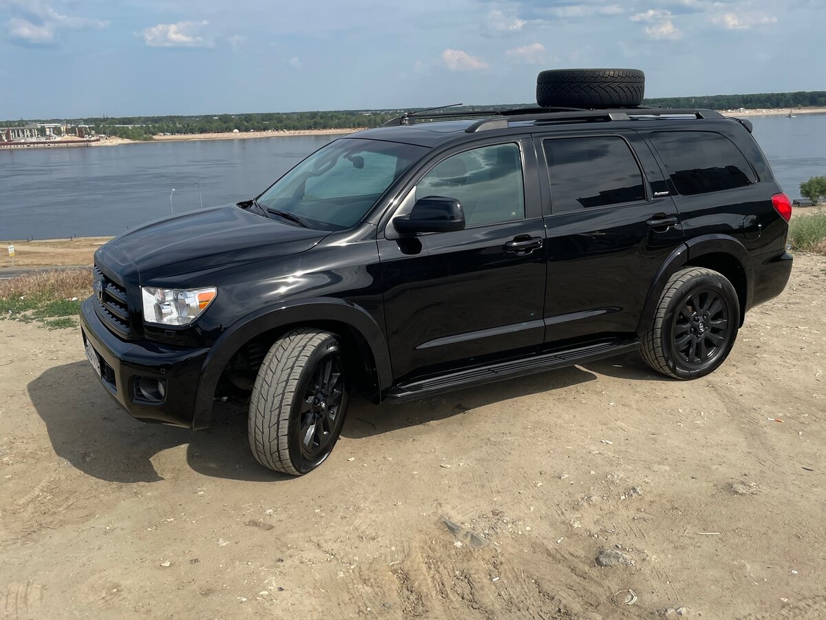 Toyota Sequoia 2016 черный