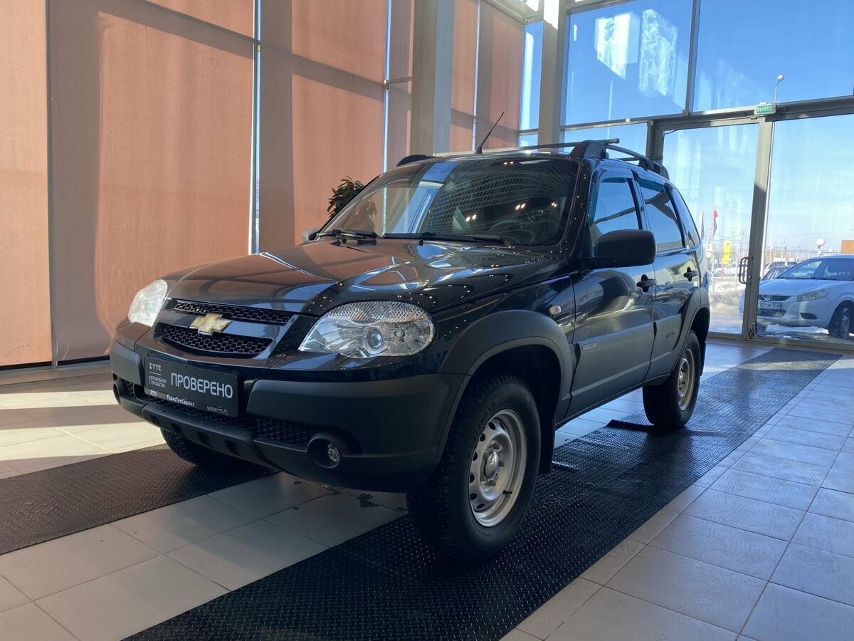Купить б/у Chevrolet Niva I Рестайлинг 1.7 MT (80 л.с.) 4WD бензин ...