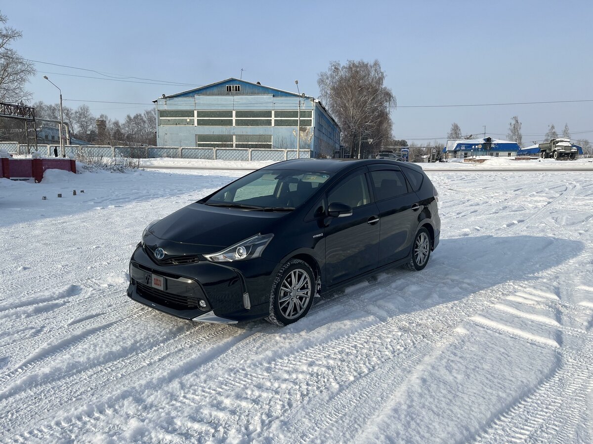 Тойота Приус Альфа 2018