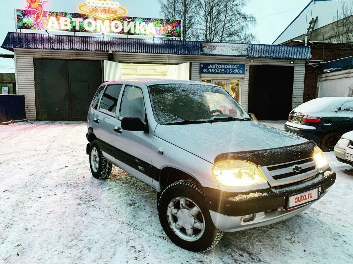 Шевроле Нива 2003 серебристый
