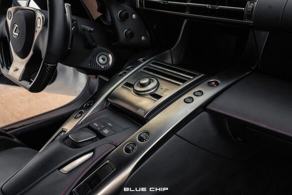 Купить б/у Lexus LFA 2010-2012 4.8 AMT (560 л.с.) бензин робот во ...