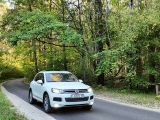 2010 Volkswagen Touareg II, белый, 1850000 рублей, вид 1