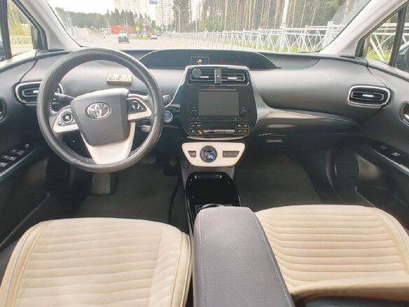 2018 Toyota Prius IV Рестайлинг (XW50), серебристый, 2300000 рублей - вид 10