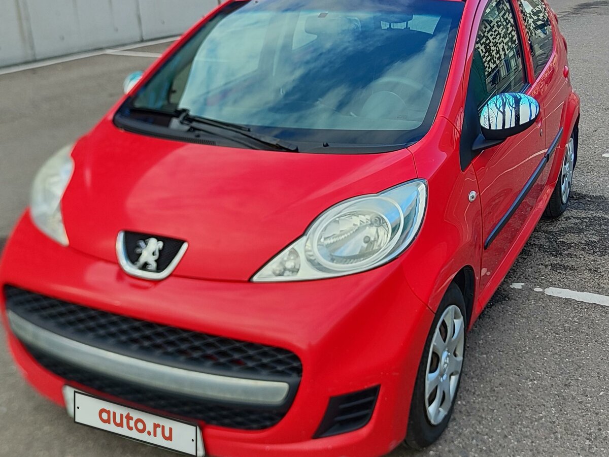Купить б/у Peugeot 107 I Рестайлинг 1.0 AMT (68 л.с.) бензин робот в ...