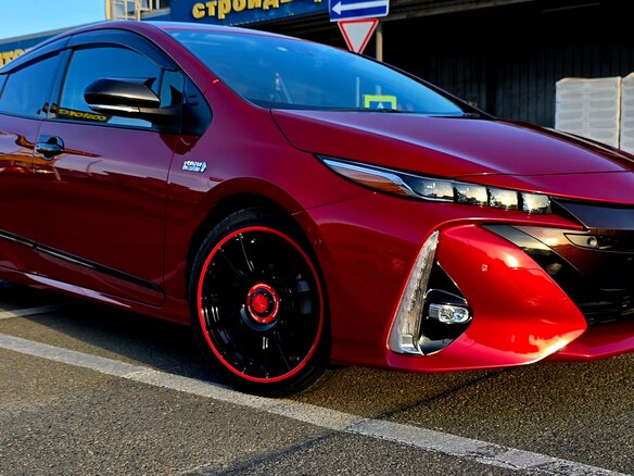 2018 Toyota Prius IV Рестайлинг (XW50), красный, 2700000 рублей - вид 11