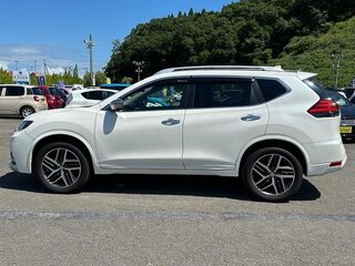 2022 Nissan X-Trail III Рестайлинг, белый, 1870000 рублей, вид 5