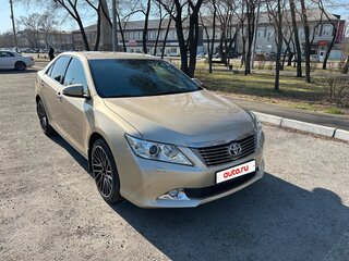 2013 Toyota Camry VII (XV50), бежевый, 1890000 рублей, вид 3