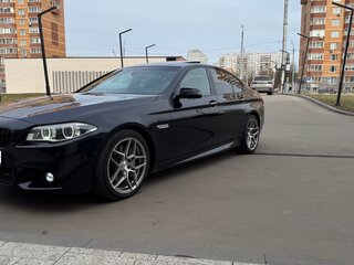2016 BMW 5 серии 550i xDrive VI (F10/F11/F07) Рестайлинг, синий, 2500000 рублей, вид 1