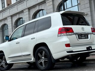 2021 Toyota Land Cruiser 200 Series Рестайлинг 2, белый, 8299999 рублей, вид 1