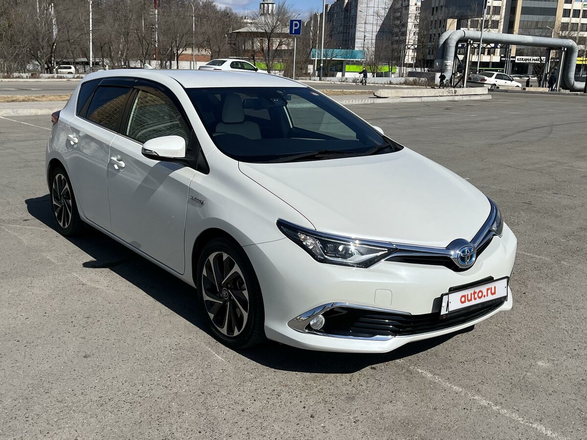Купить б/у Toyota Auris II Рестайлинг 1.8hyb AT (99 л.с.) гибрид ...