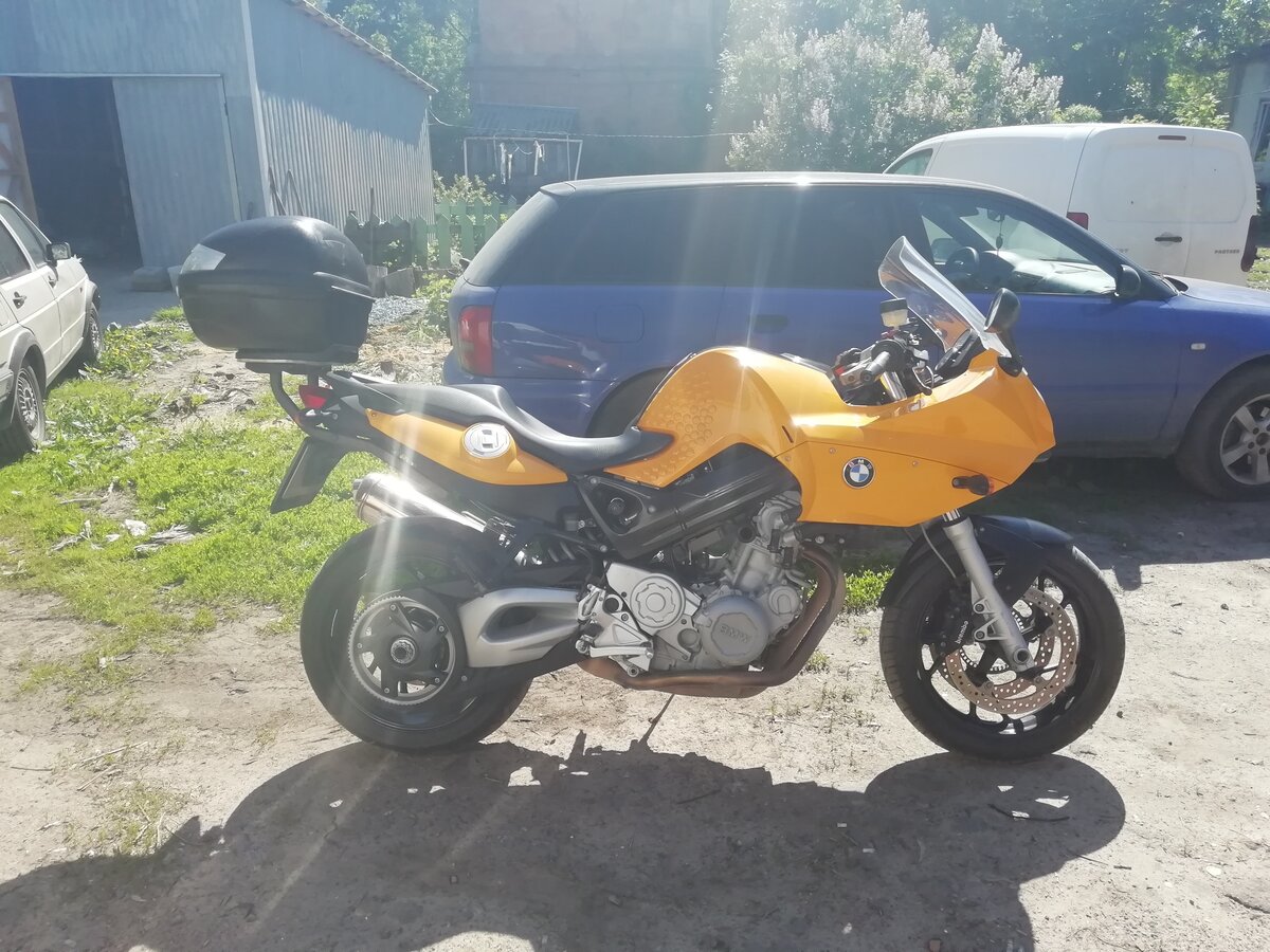BMW f800s Yellow