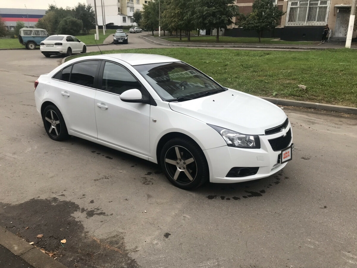 Шевроле Круз белый седан