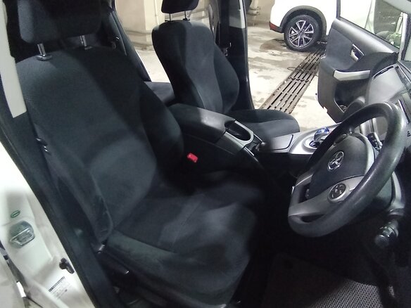 2012 Toyota Prius III Рестайлинг (XW30), белый, 1400000 рублей - вид 27