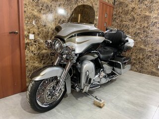 Обзор мотоцикла Harley Davidson FLHTCUSE8 Ultra Classic Electra Glide CVO 2013