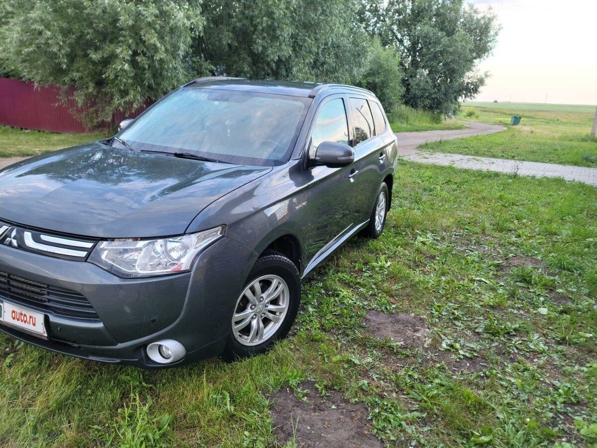 Купить б/у Mitsubishi Outlander III 2.0 CVT (146 л.с.) 4WD бензин ...
