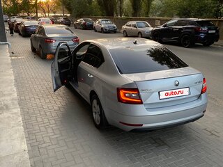 2018 Skoda Octavia III (A7) Рестайлинг, серебристый, 1350000 рублей, вид 1
