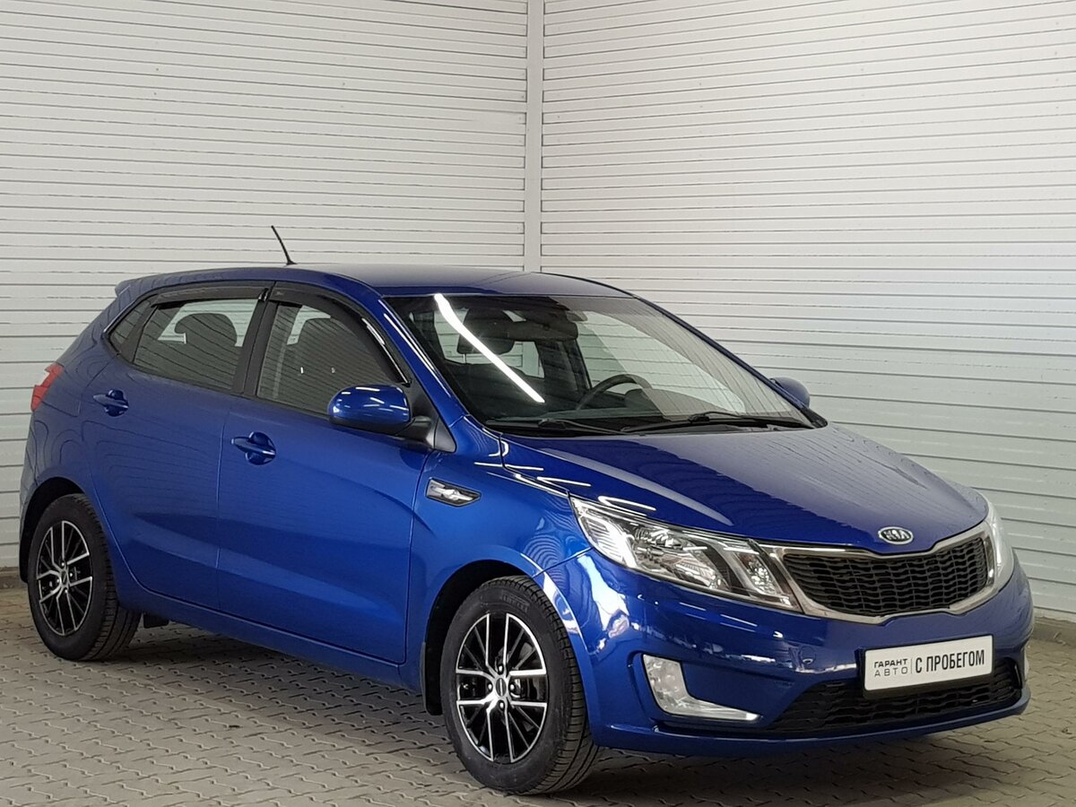 Kia Rio синий хэтчбек