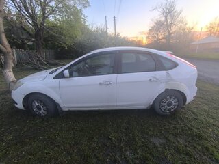 2008 Ford Focus II Рестайлинг, белый, 300000 рублей, вид 2