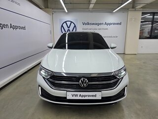 2023 Volkswagen Jetta VII Рестайлинг, белый, 1880095 рублей, вид 3
