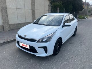 2020 Kia Rio IV Рестайлинг, белый, 830000 рублей, вид 1