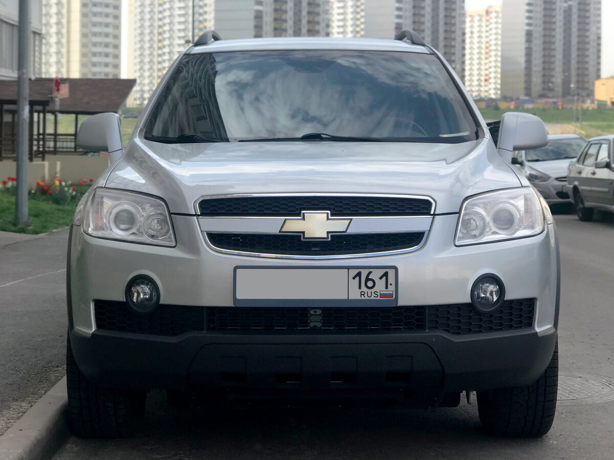 Черная Шевроле Каптива с100