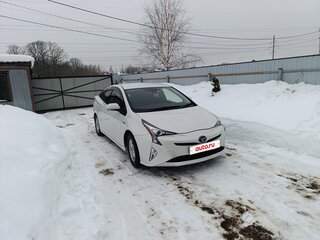 2017 Toyota Prius IV (XW50), белый, 1600000 рублей, вид 1
