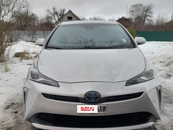 2020 Toyota Prius IV Рестайлинг (XW50), серый, 1920000 рублей