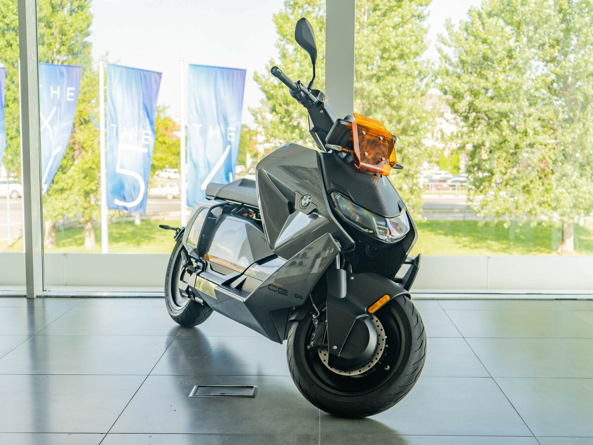 BMW CE 04