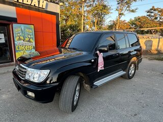 2002 Toyota Land Cruiser 100 Series Рестайлинг 1, чёрный, 2000000 рублей, вид 1