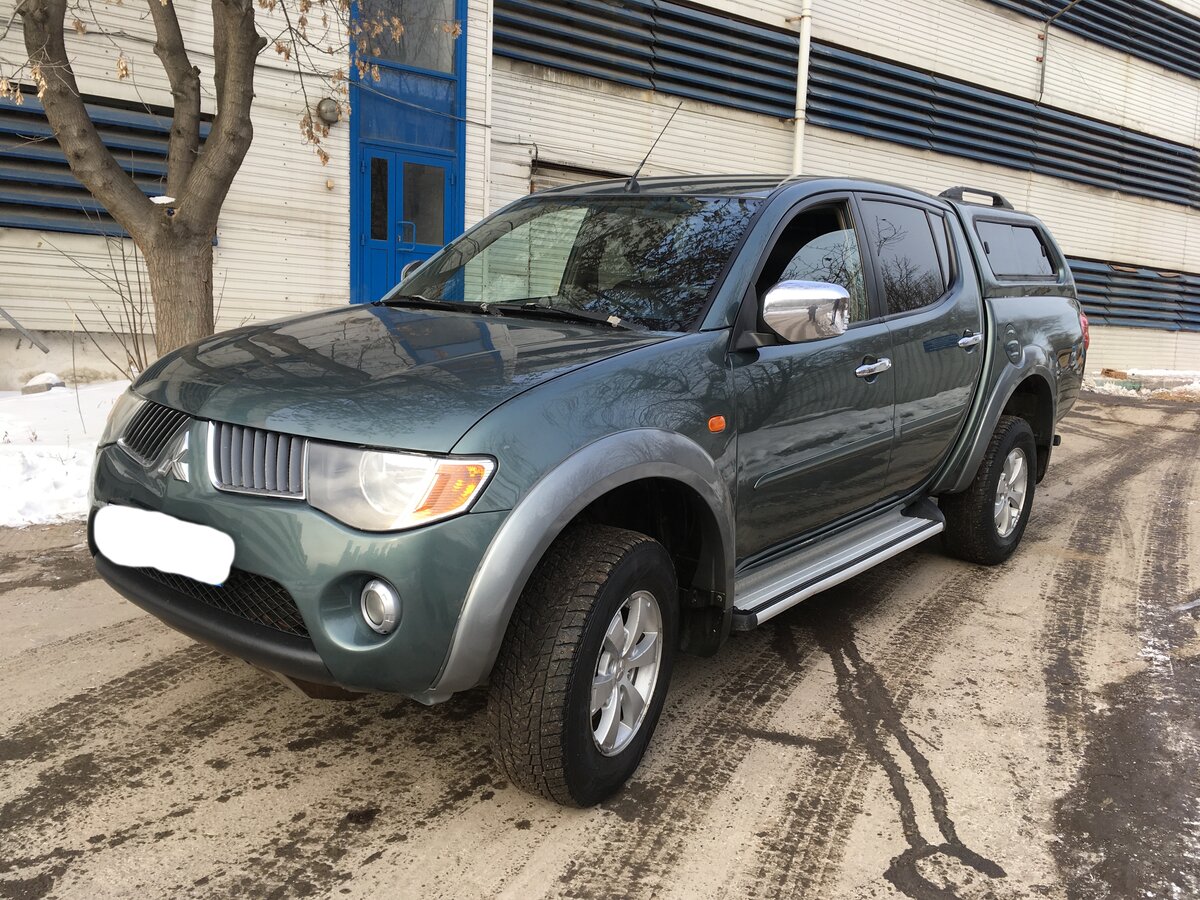 Митсубиси l200 черный дым