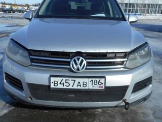 2013 Volkswagen Touareg II, серебристый, 1096800 рублей, вид 1