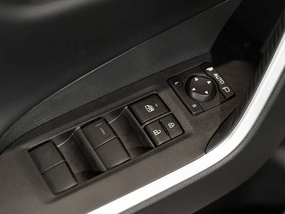 2025 Toyota RAV4 V (XA50), чёрный - вид 33