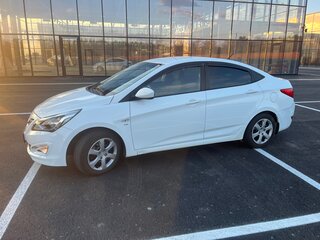 2016 Hyundai Solaris I Рестайлинг, белый, 920000 рублей, вид 1