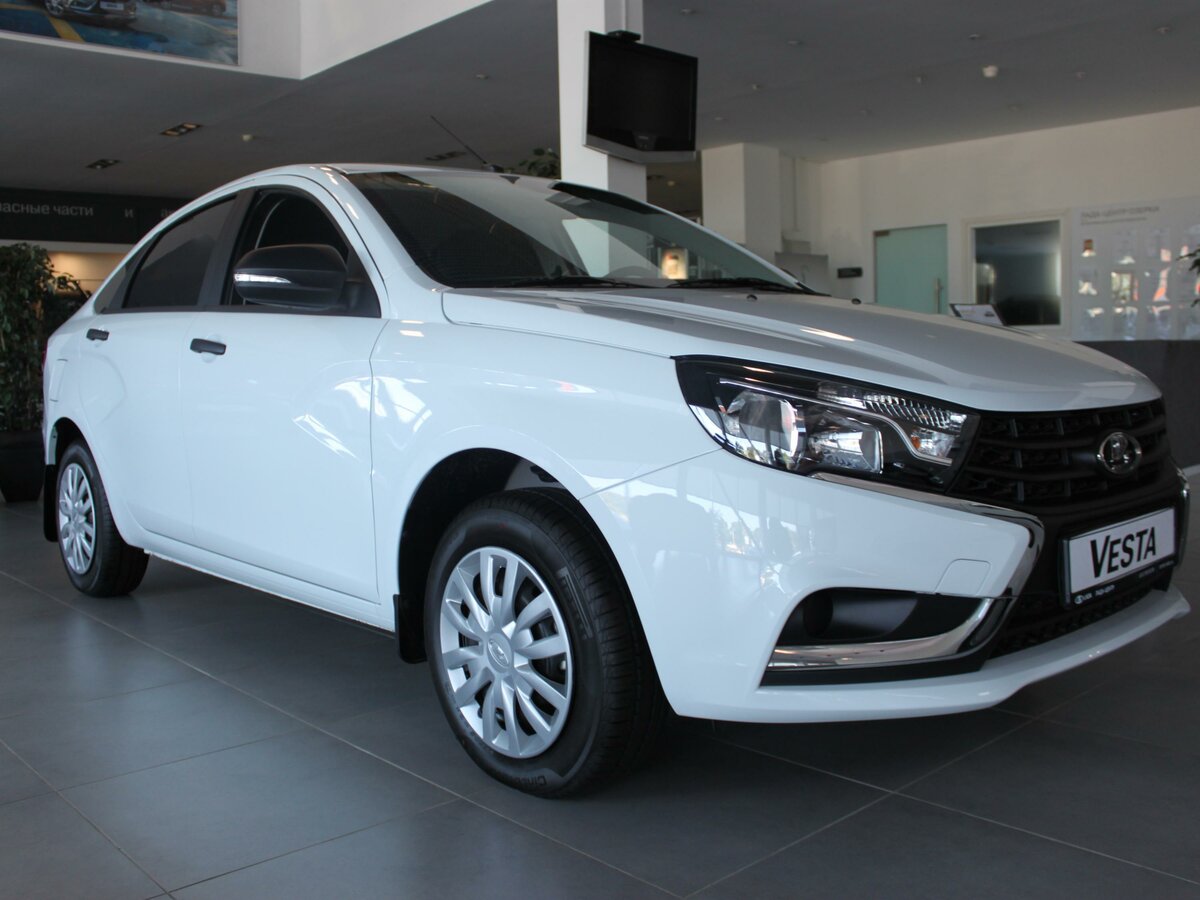 Белая Lada Vesta CNG