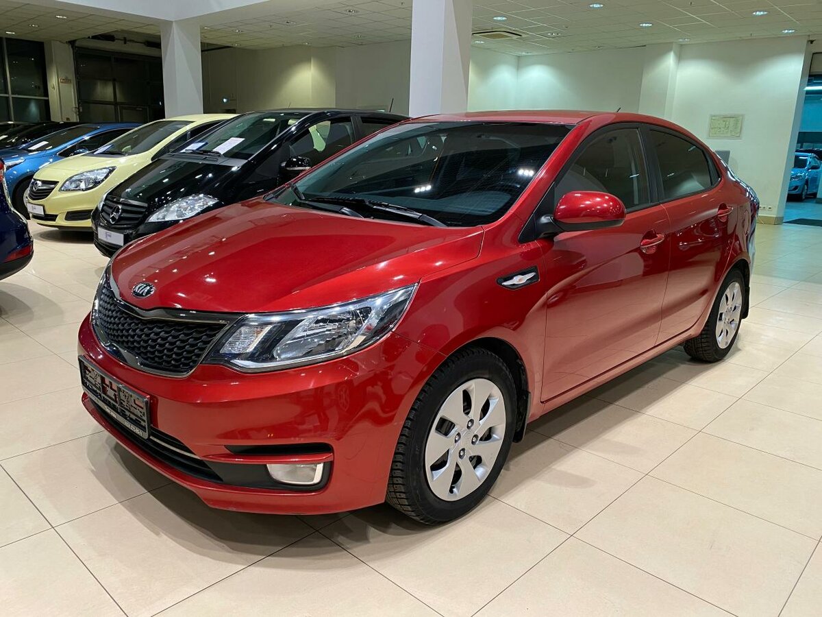 Kia Rio III 2015 красный