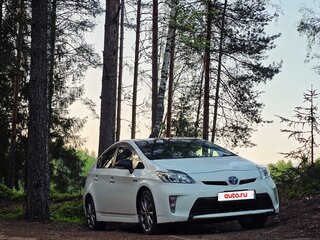 2012 Toyota Prius III Рестайлинг (XW30), белый, 1200000 рублей, вид 1