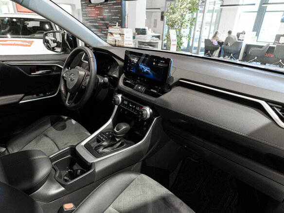 2025 Toyota RAV4 V (XA50), чёрный - вид 17