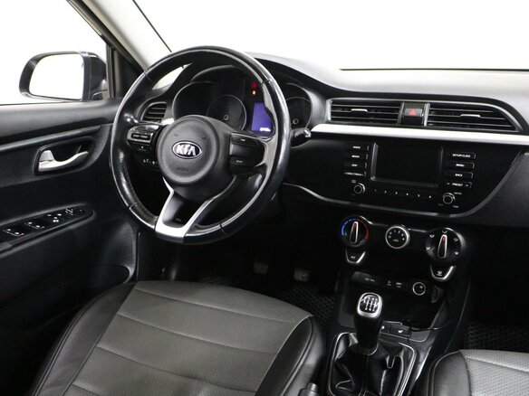 2017 Kia Rio IV, чёрный - вид 7