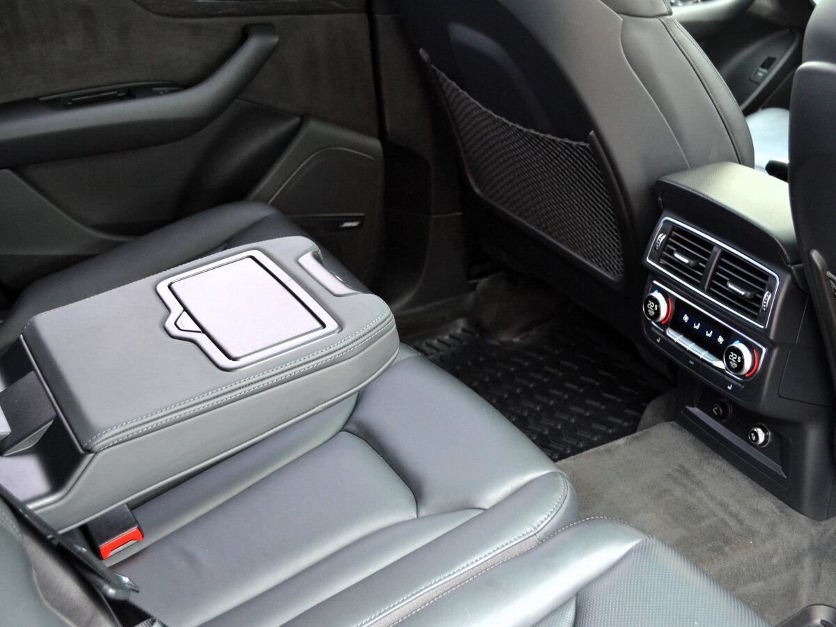 AUDI Q7 - фото 12