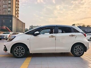 2022 Honda Fit Crosstar IV Рестайлинг, белый, 990004 рублей, вид 4
