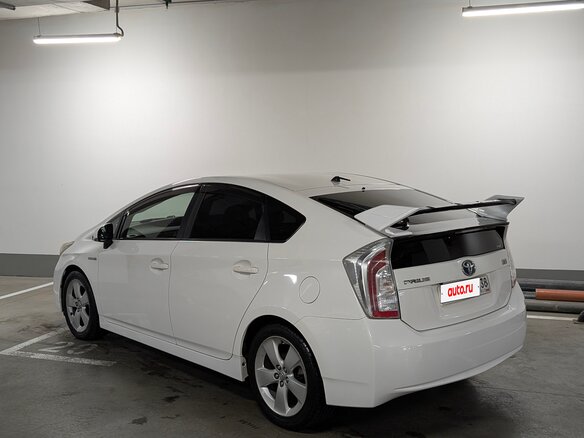 2013 Toyota Prius III Рестайлинг (XW30), белый, 1520000 рублей - вид 4