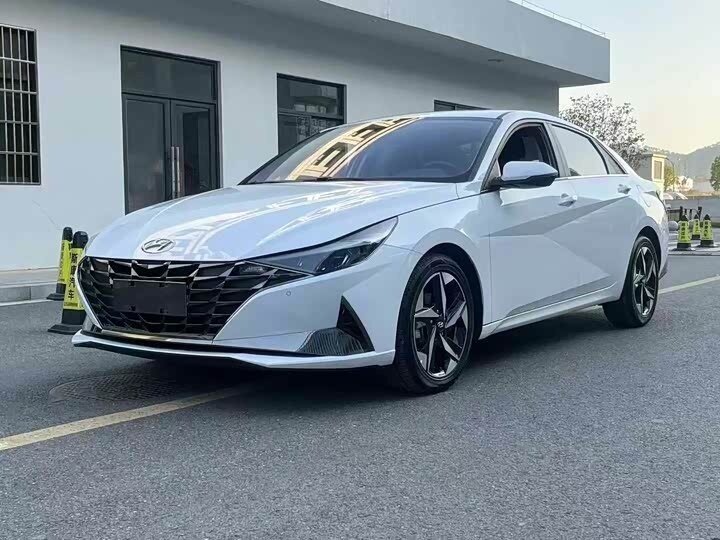 Hyundai Elantra VII (CN7)