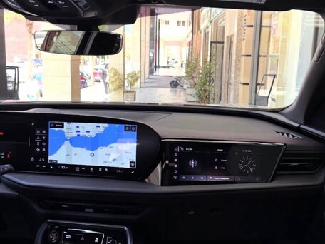 2025 Audi Q5 40 TDI III (GU), серебристый, 7350000 рублей, вид 5