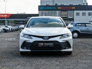 2021 Toyota Camry VIII (XV70) Рестайлинг, белый, 2810000 рублей, вид 2