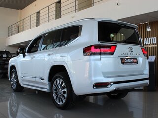 2026 Toyota Land Cruiser 300 Series, белый, 15650000 рублей, вид 4