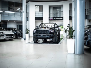 2025 Ram 1500 RHO V Рестайлинг, чёрный, 10256447 рублей, вид 4