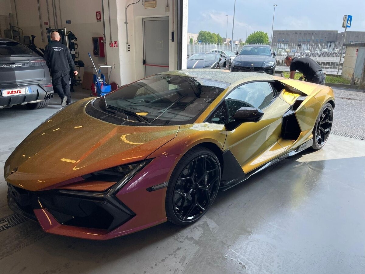 Lamborghini Revuelto