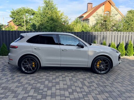2020 Porsche Cayenne III, серый, 8990000 рублей, вид 3