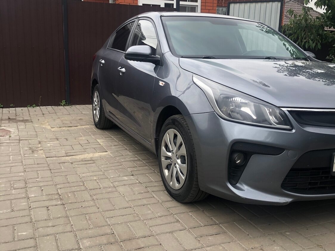 Купить б/у Kia Rio IV 1.6 AT (123 л.с.) бензин автомат в Курске: серый ...